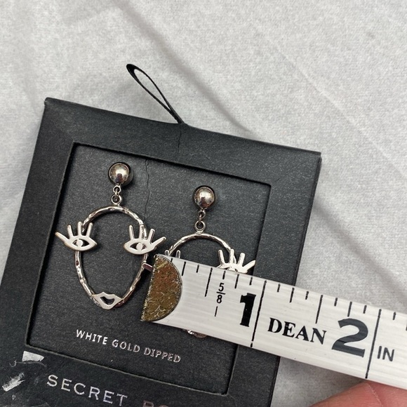 Secret Box Earrings Womens White Gold Dipped lashes lips lightweight stud back - Picture 6 of 6